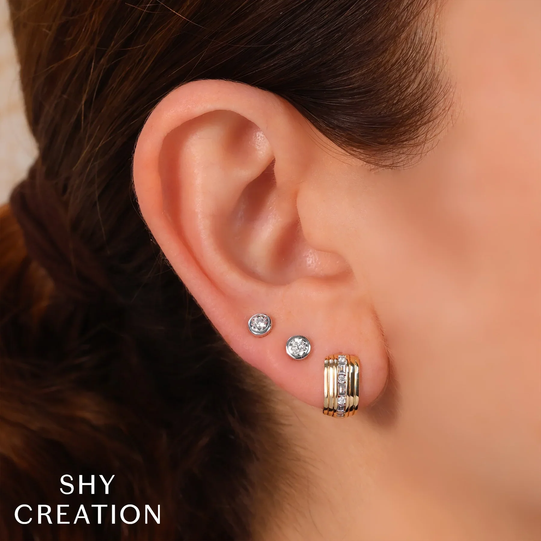 0.10ctw Diamond Bezel Stud Earring - Image 2