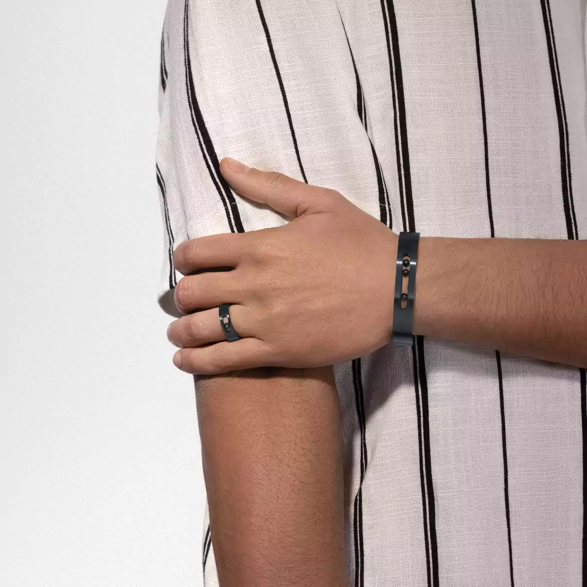 0.06ctw Black Titanium Diamond Ring - Image 3