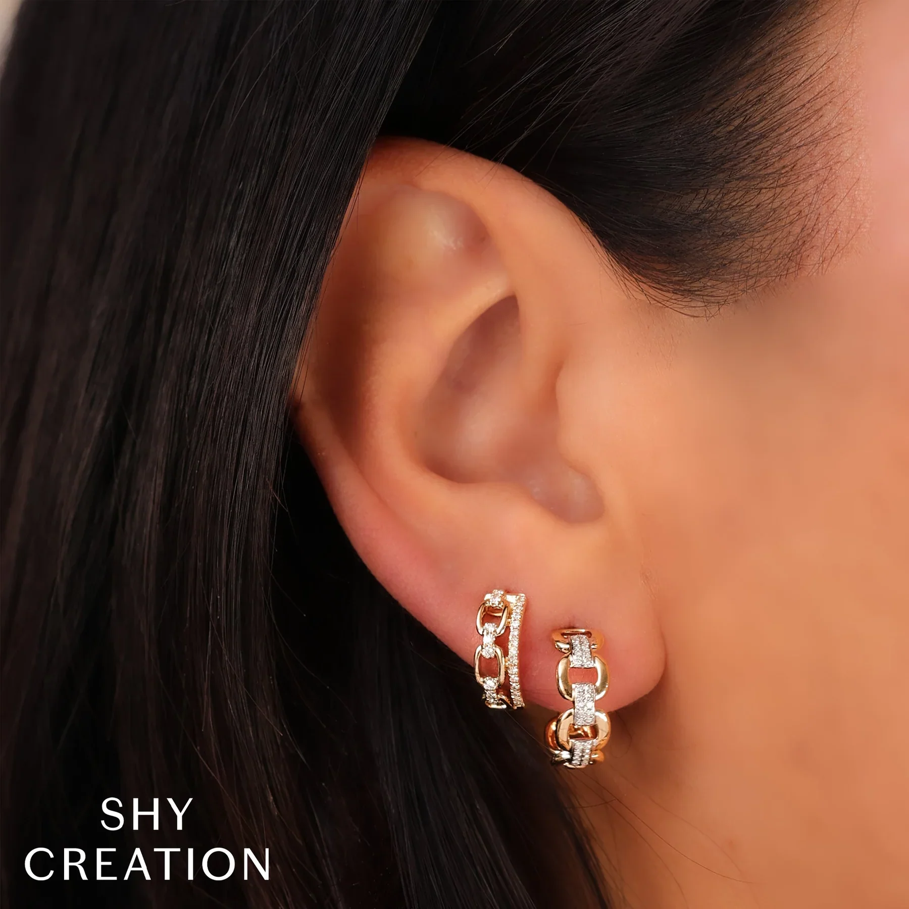 0.17ctw Diamond Link Huggie Earring - Image 2