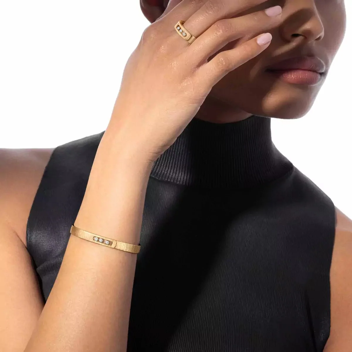 0.18ctw Yellow Gold Diamond Ciselé Bangle Bracelet - Image 2