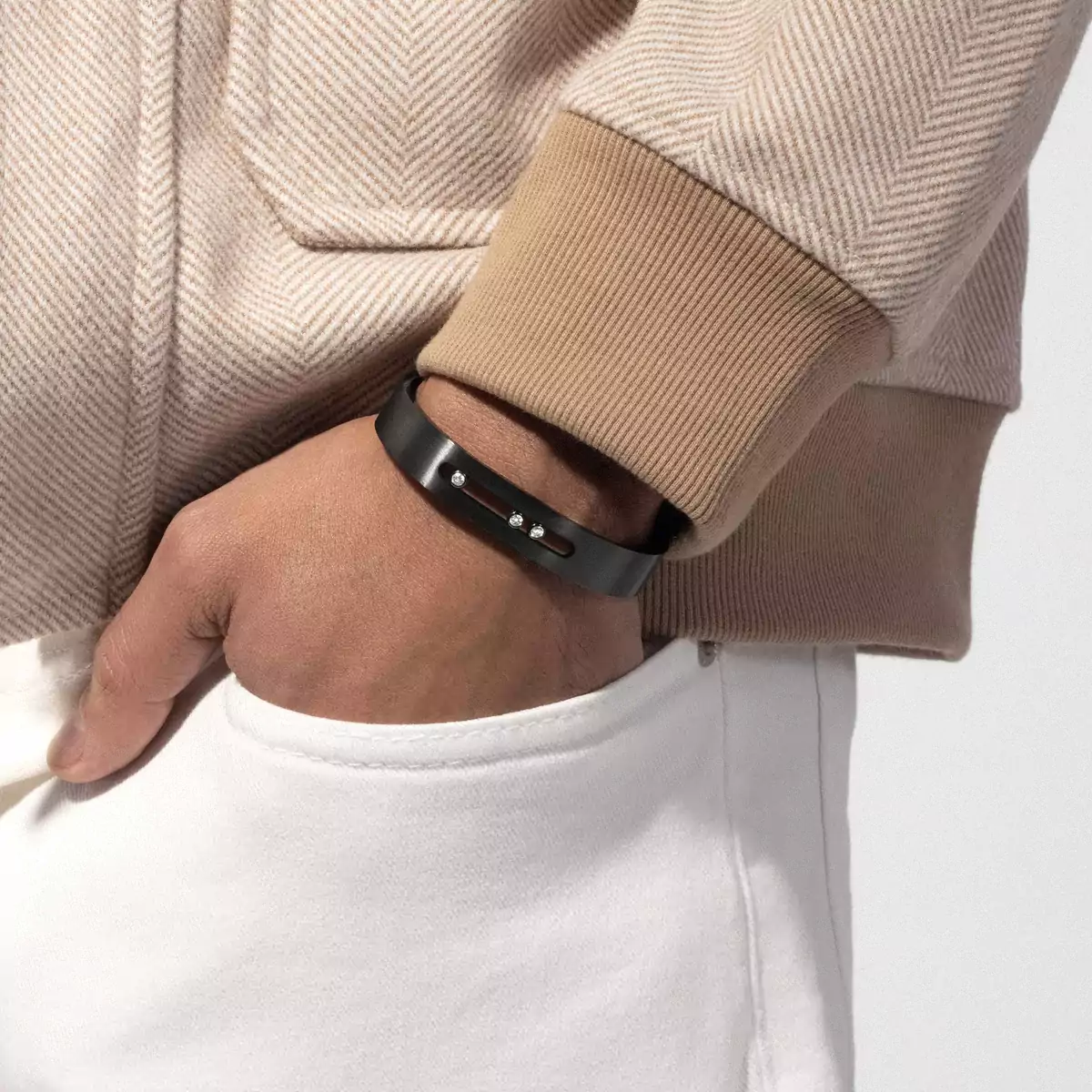 0.23ctw Titanium Graphite Cuff Bangle - Image 2