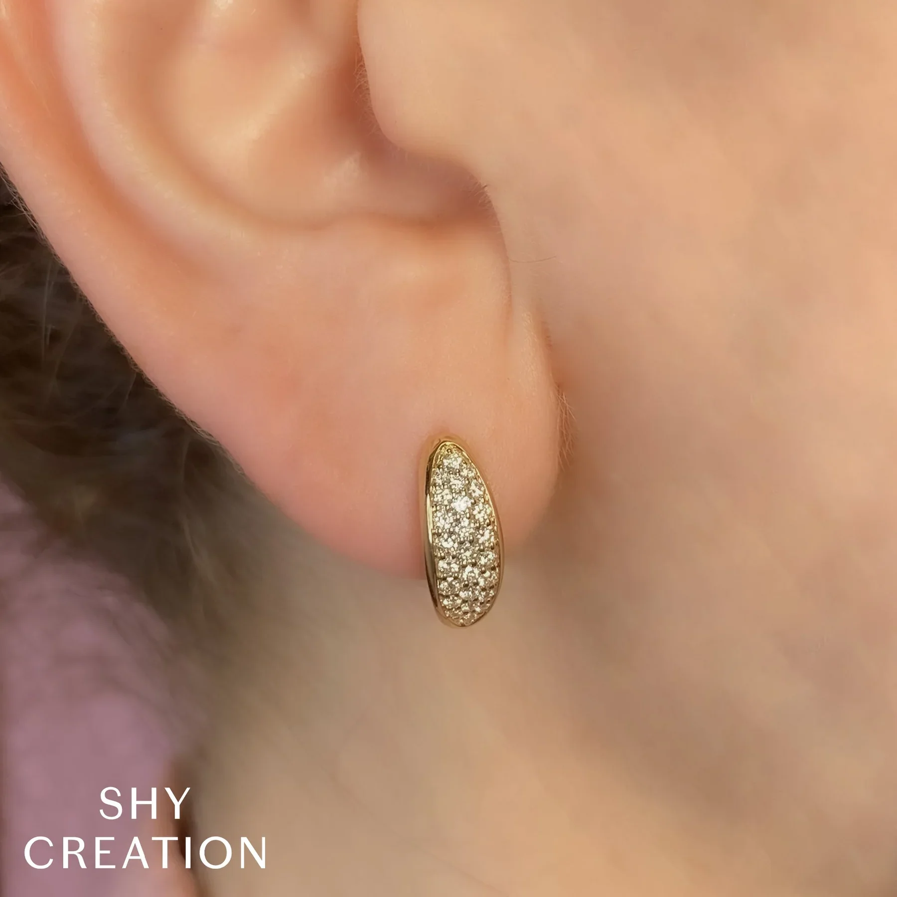 0.44ctw Diamond Hoop Earring - Image 2