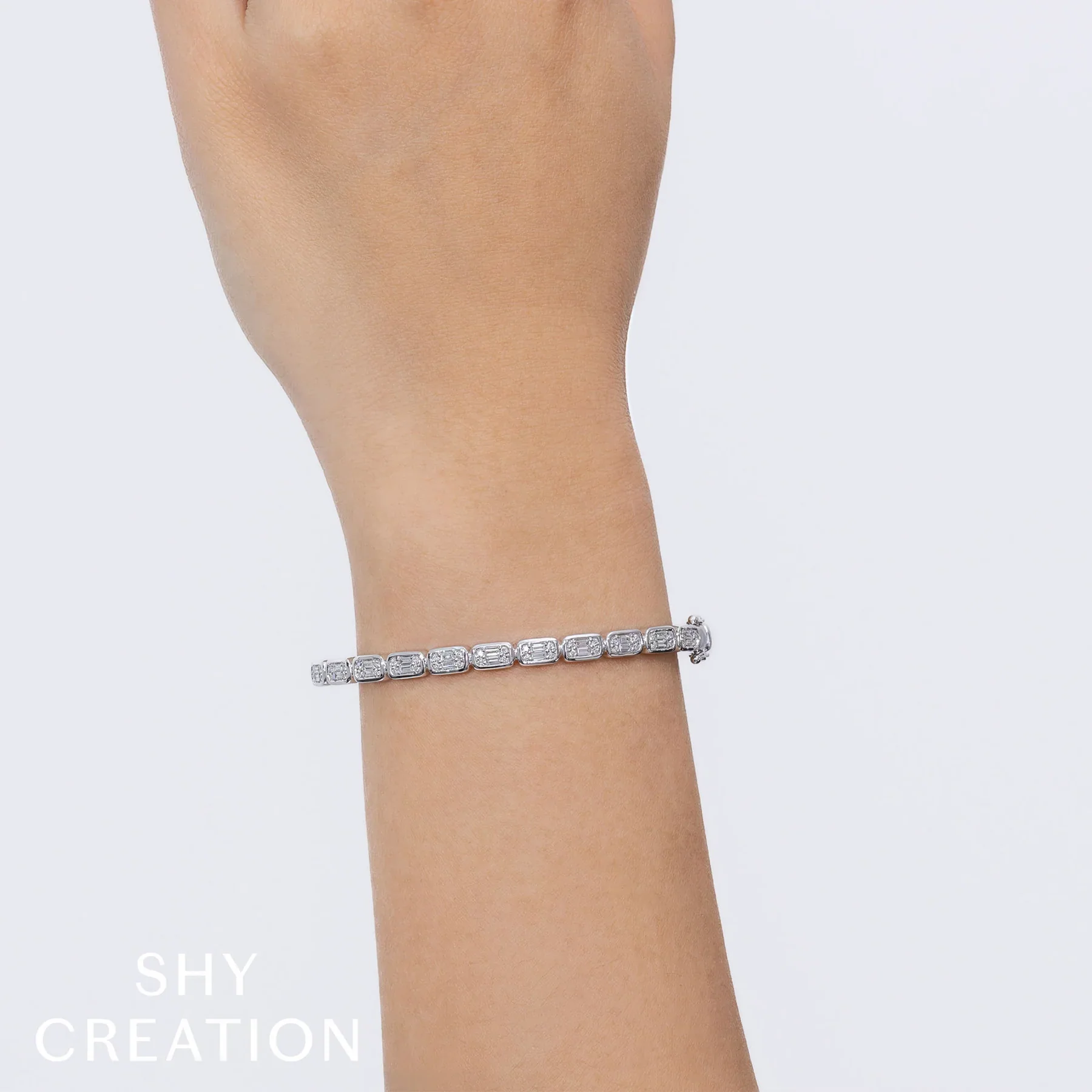 0.65ctw Diamond Baguette Bangle - Image 3
