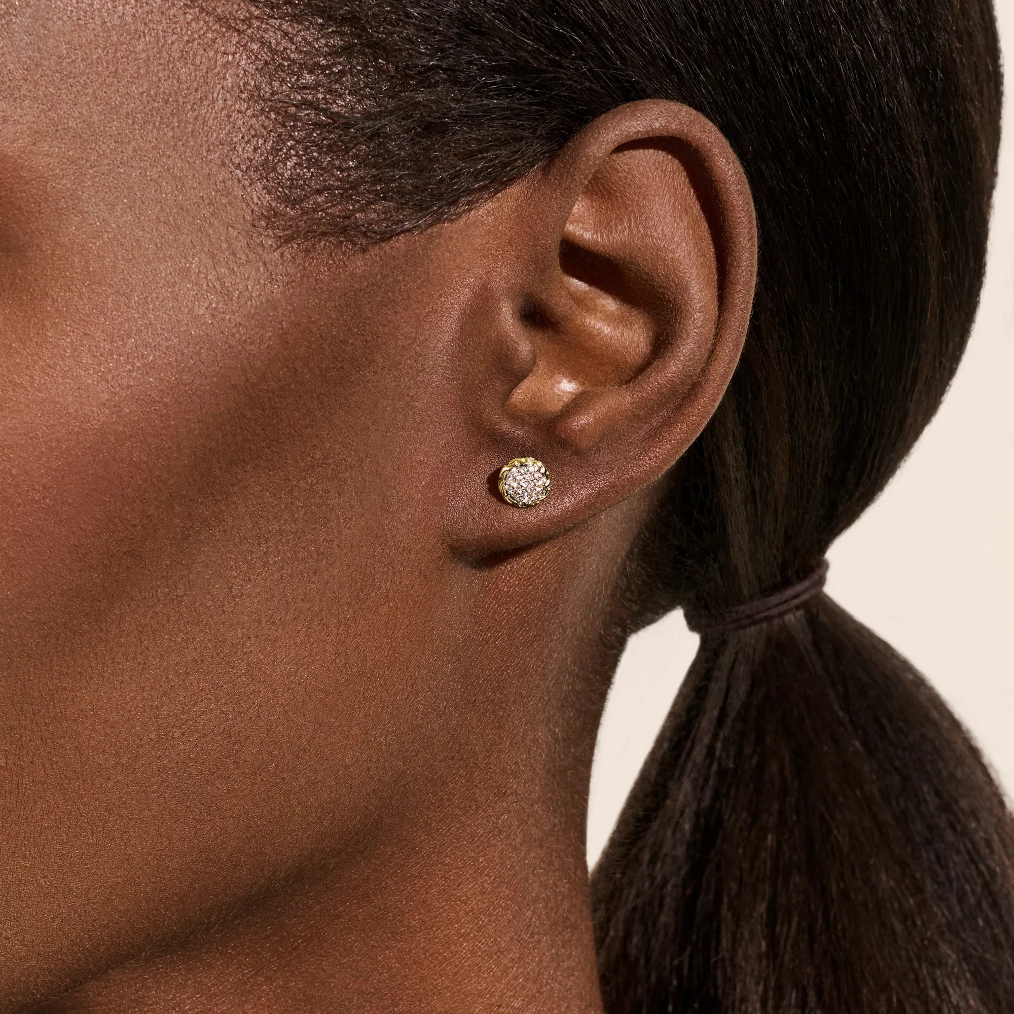 14K Gold Essential Pavé Diamond Stud Earring - Image 3
