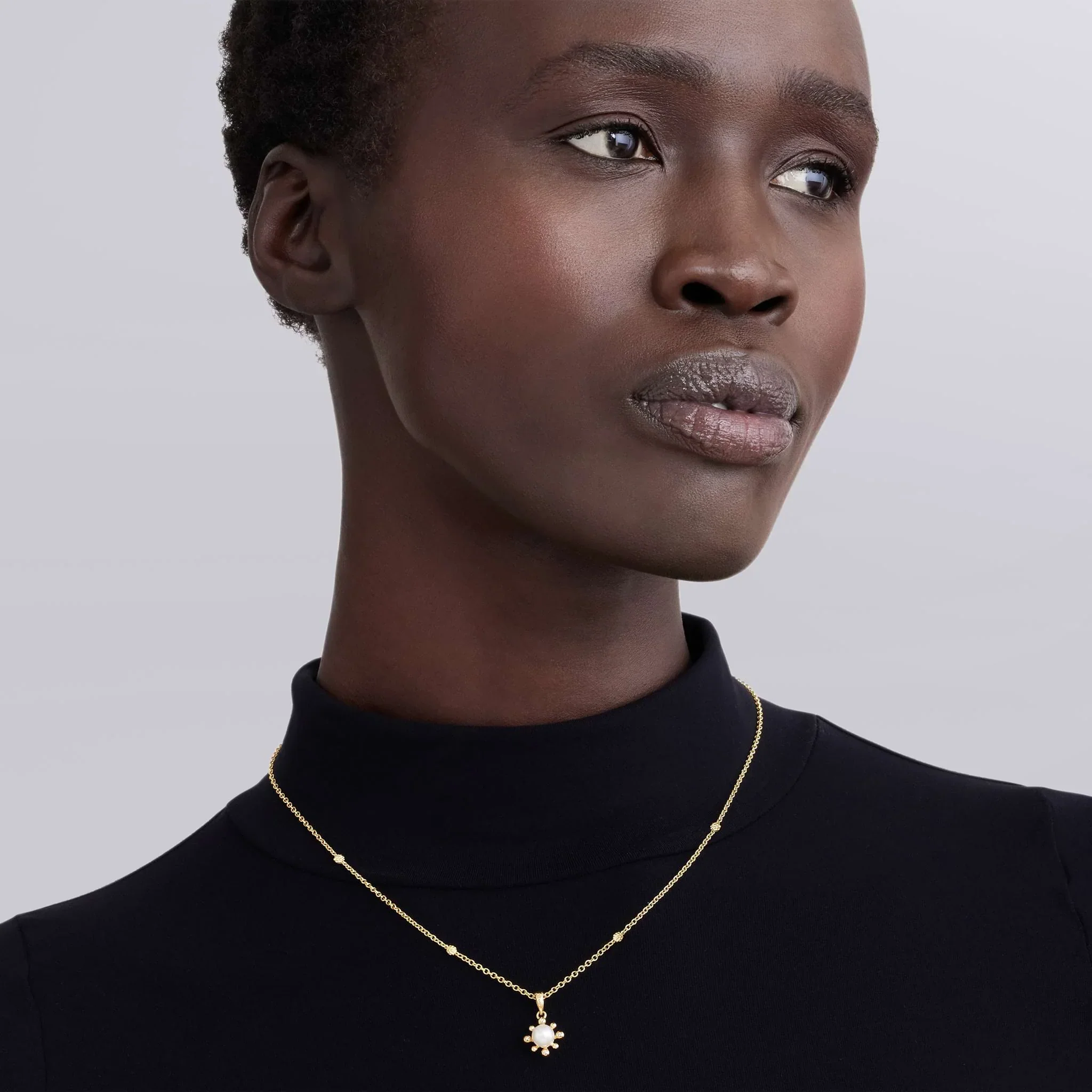 18K Gold Petite Fleur Pearl Diamond Pendant Necklace - Image 3