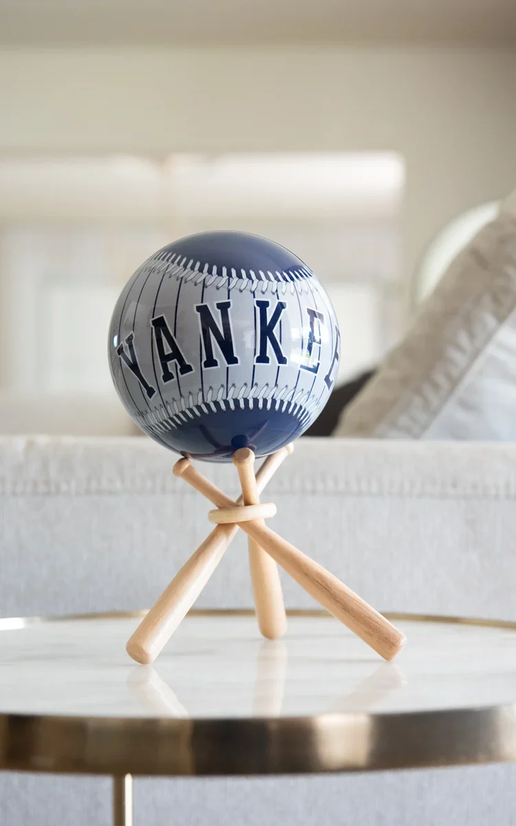 4.5 MLB® Yankees™ MOVA Globe - Image 3