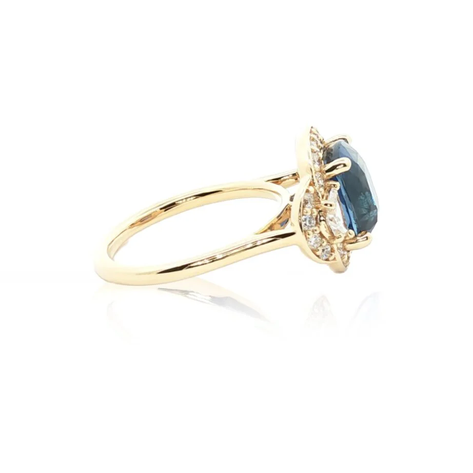 5.93ctw Sapphire and Diamond Ring - Image 2