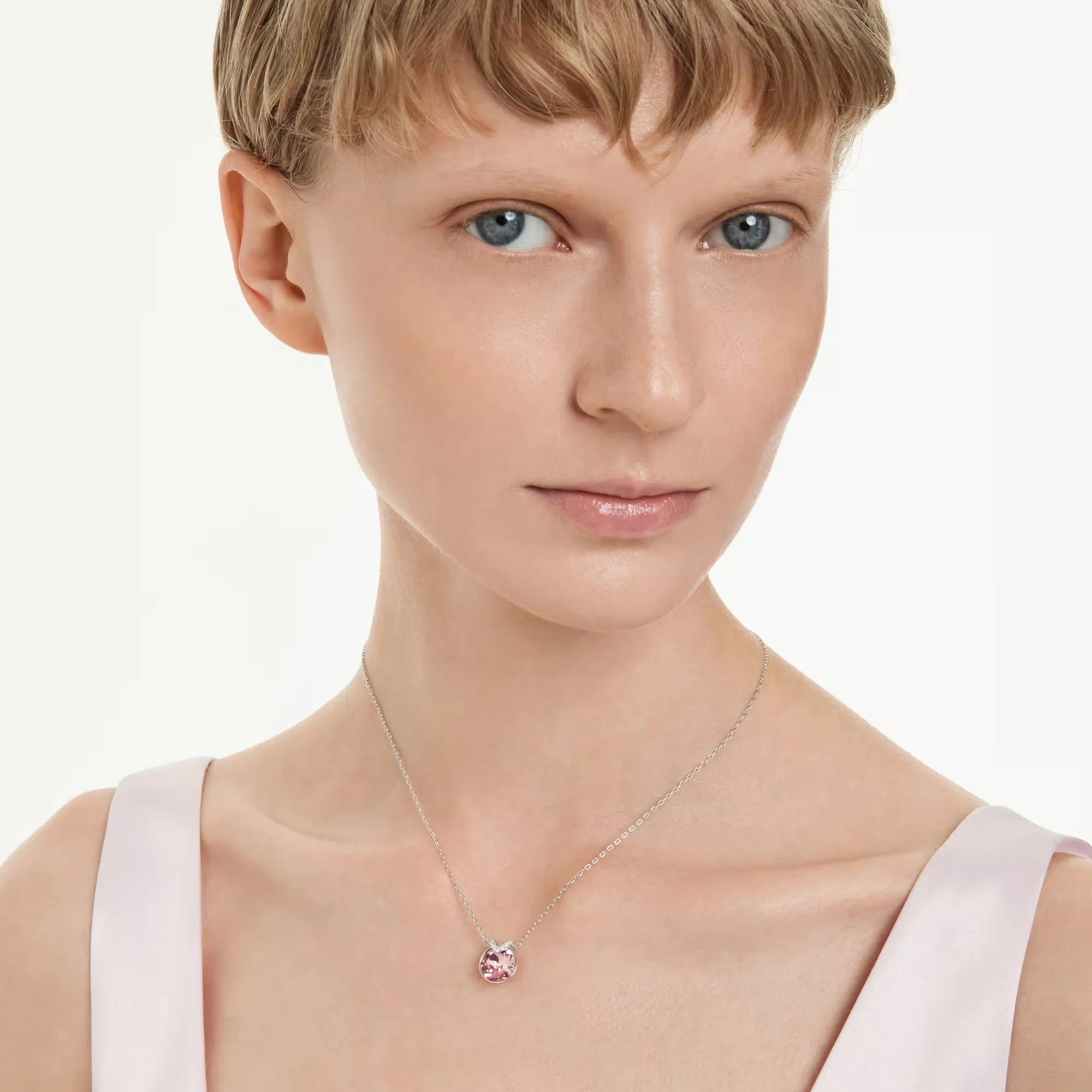 Bella V Pendant - Image 3