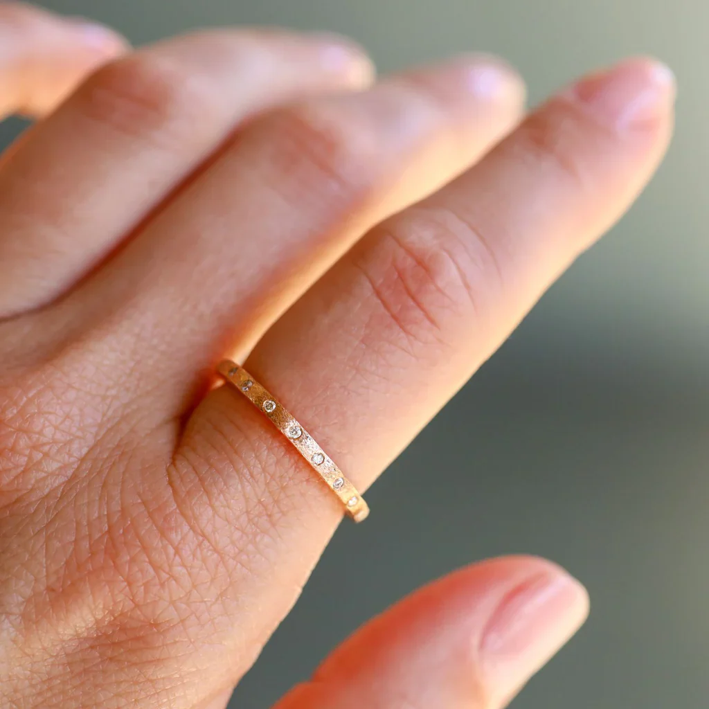 Dunes Narrow Diamond Brushed Band - Image 3