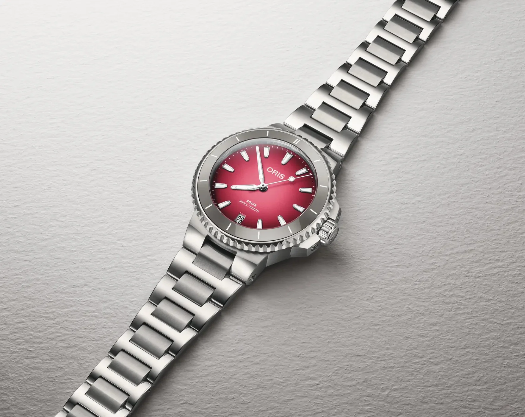 ORIS Aquis Date Taste of Summer 36.50MM - Image 2