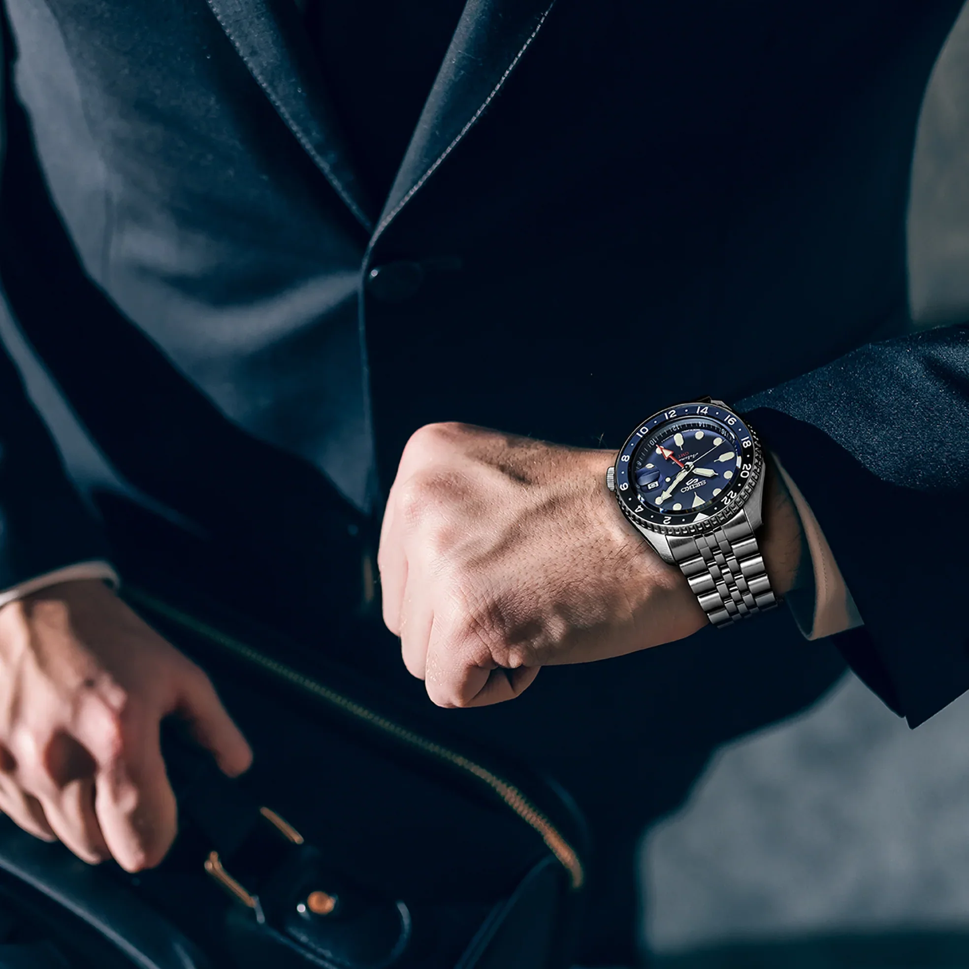 Seiko SSK003 - Seiko 5 Sports SKX Sports Style GMT Series - Image 3