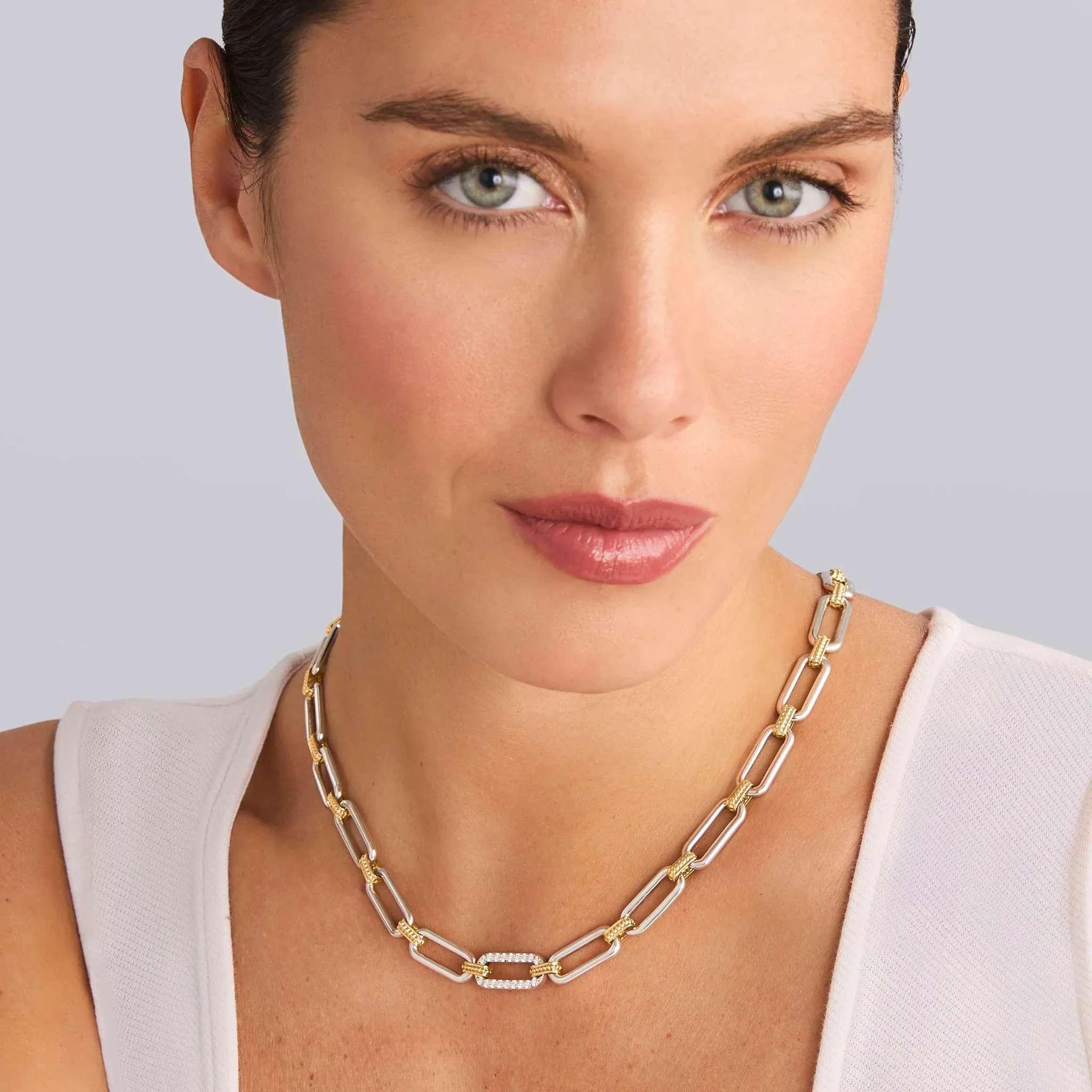 Two-Tone Link Single Station Diamond Necklace - Image 4